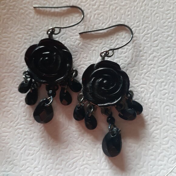 Goth Style Black Rose Dangle Earrings and Necklace - Picture 3 of 8